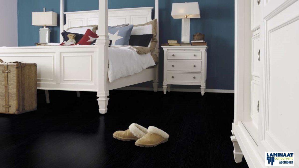 12mm dik Waterbestendig Laminaat Black Oak met integreerde ondervloer - Afbeelding 8