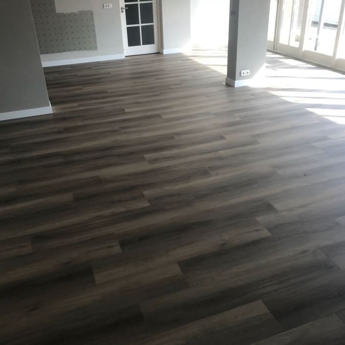 Pvc click Dark Grey Oak 5506 7mm dik met integreerde ondervloer - Afbeelding 3