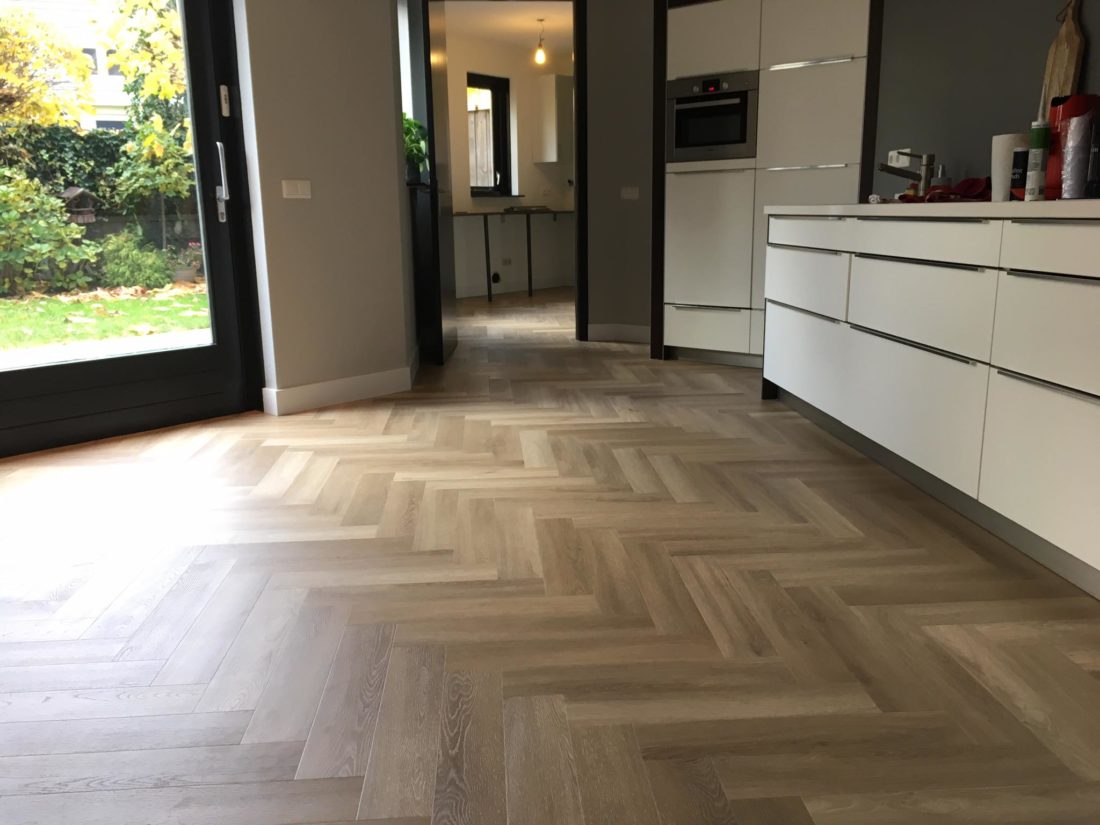 50,33m2 Visgraat Pvc click Bruin Eiken Salt Lake 32pak : €1195 - Afbeelding 3