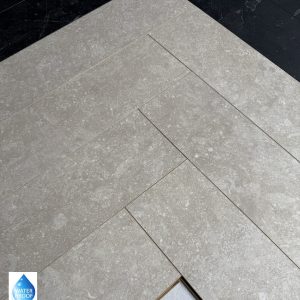 88m2 Visgraat Waterbestendig Laminaat Tivoli Travertin 60pak = €1295